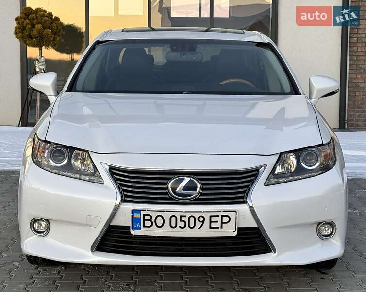 Седан Lexus ES 2015 в Тернополе