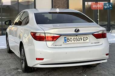 Седан Lexus ES 2015 в Тернополе