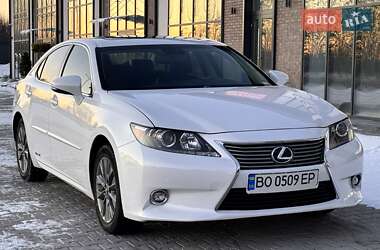 Седан Lexus ES 2015 в Тернополе