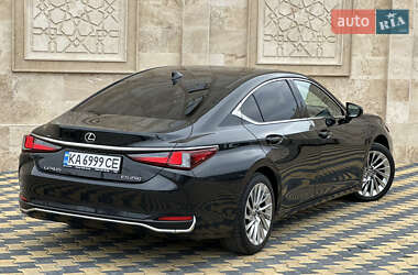 Седан Lexus ES 2019 в 