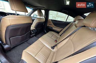 Седан Lexus ES 2019 в 