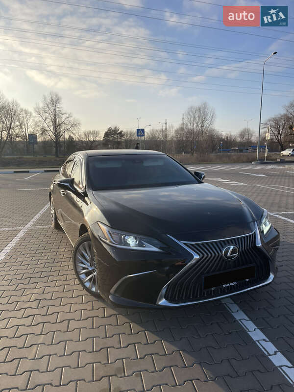 Седан Lexus ES 2018 в 