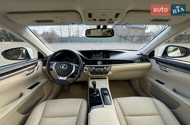 Седан Lexus ES 2013 в Умани