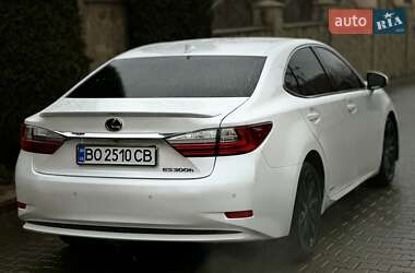 Седан Lexus ES 2017 в 