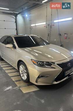 Седан Lexus ES 2014 в 
