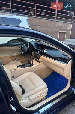 Седан Lexus ES 2015 в 