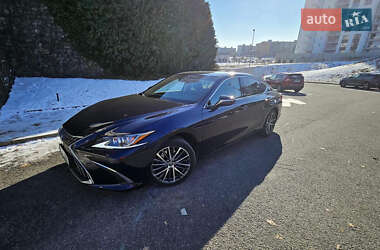 Седан Lexus ES 2023 в Львове