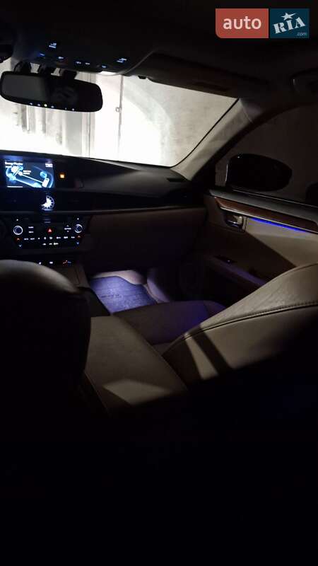 Седан Lexus ES 2013 в Києві