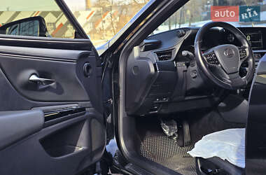 Седан Lexus ES 2021 в 