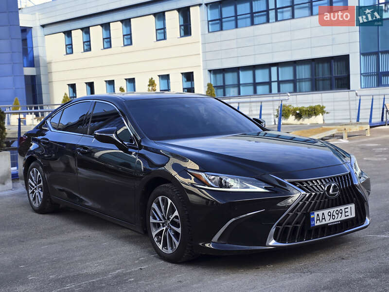 Седан Lexus ES 2021 в 