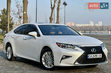 Седан Lexus ES 2016 в Киеве