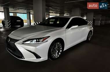 Седан Lexus ES 2019 в Киеве