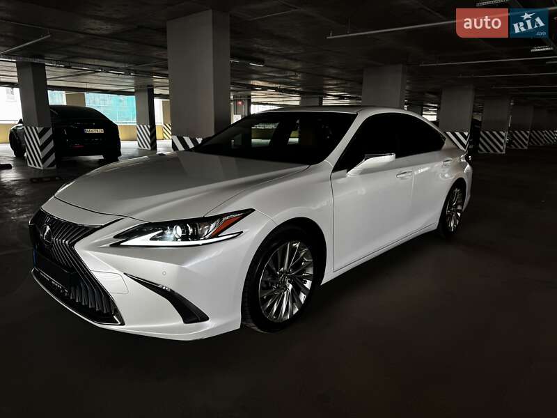 Lexus ES 2019