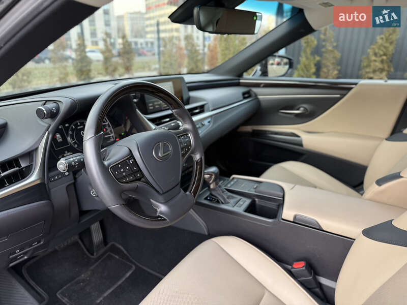 Седан Lexus ES 2019 в Киеве