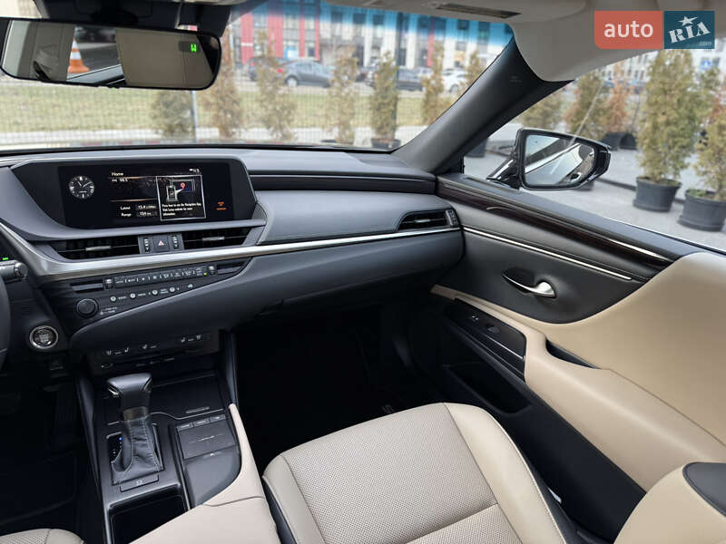 Седан Lexus ES 2019 в Киеве