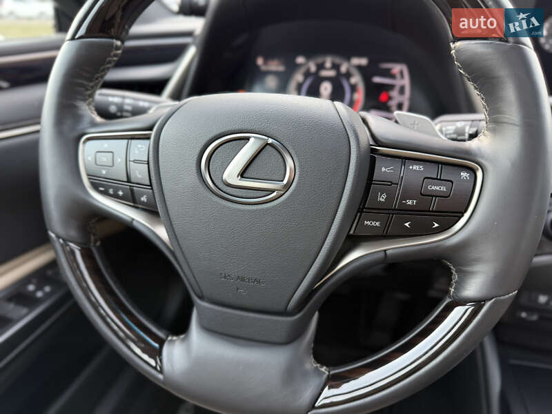 Седан Lexus ES 2019 в Киеве