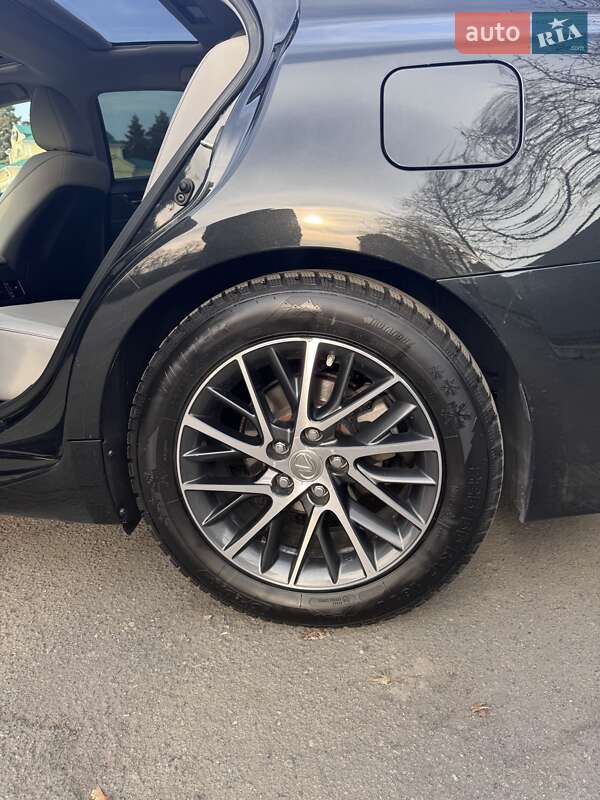 Седан Lexus ES 2015 в Умани