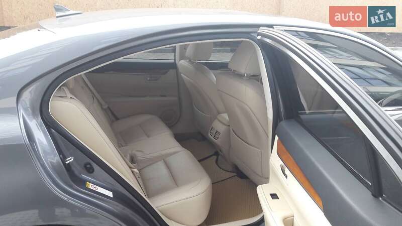 Седан Lexus ES 2014 в Івано-Франківську