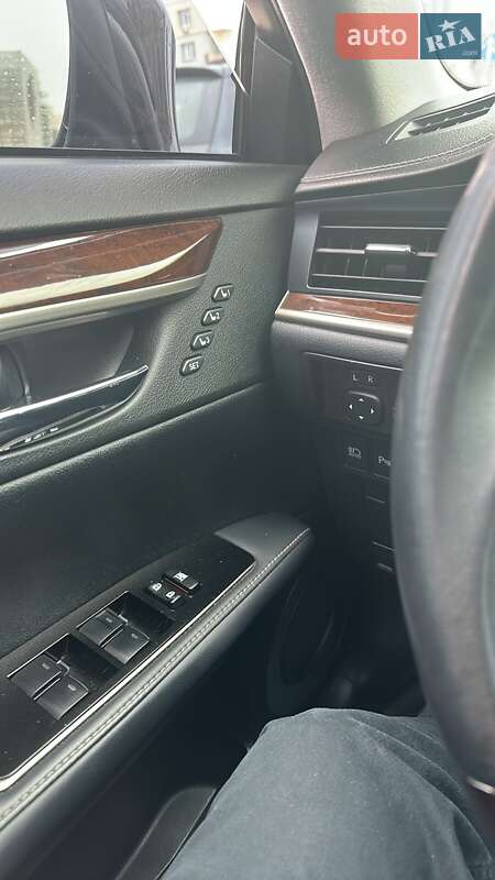 Седан Lexus ES 2018 в Вінниці