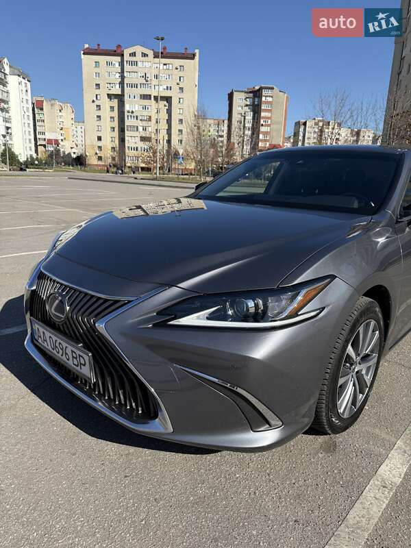 Седан Lexus ES 2019 в Ивано-Франковске