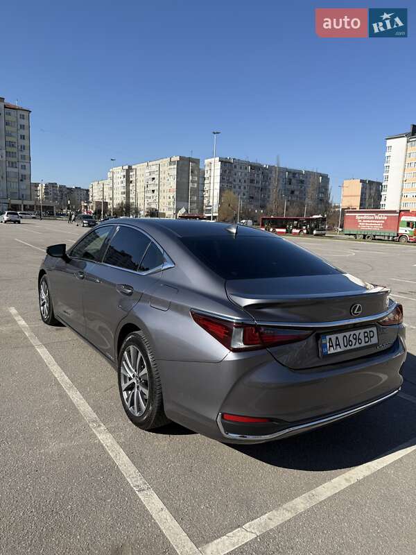 Седан Lexus ES 2019 в Ивано-Франковске