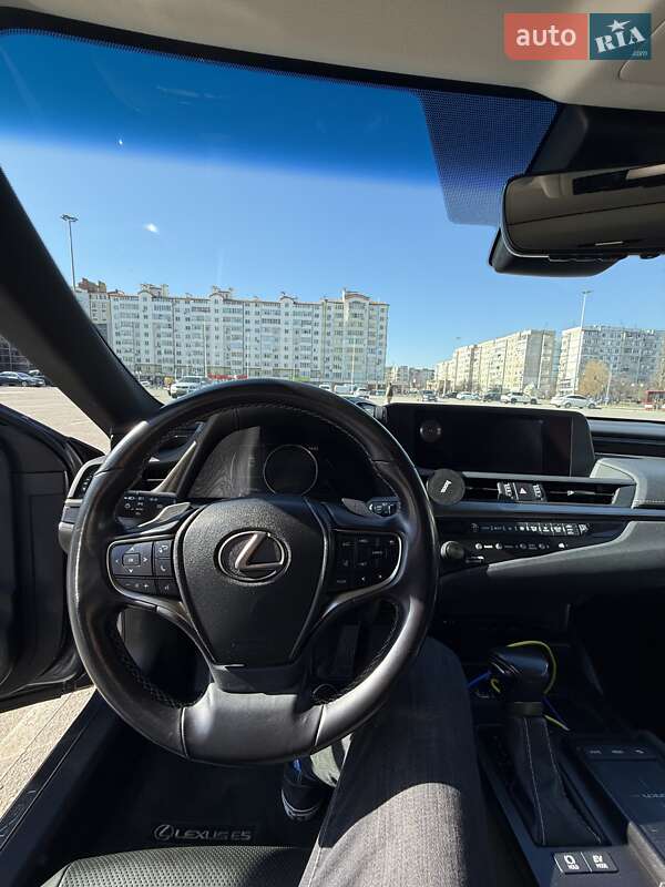 Седан Lexus ES 2019 в Ивано-Франковске