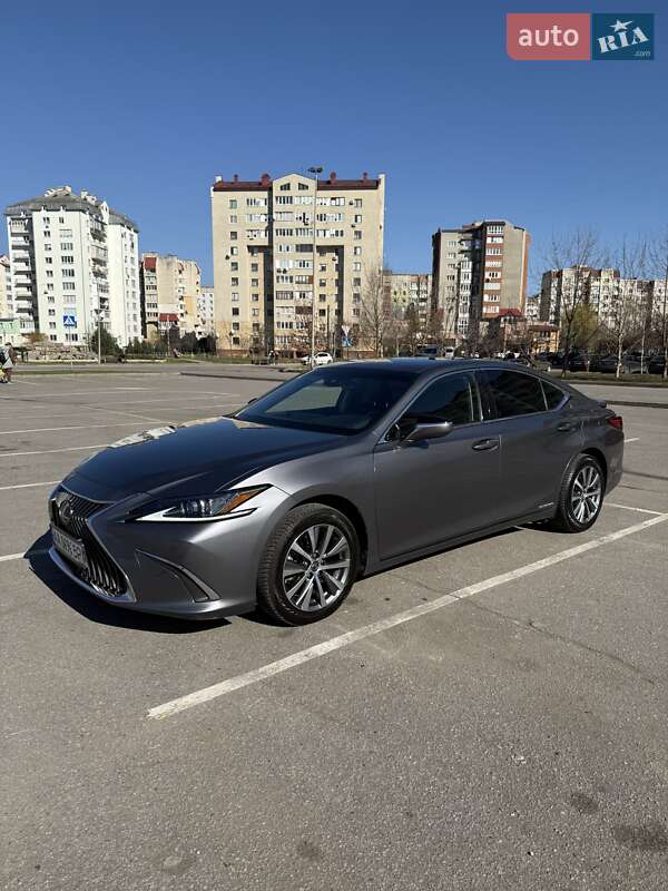 Седан Lexus ES 2019 в Ивано-Франковске
