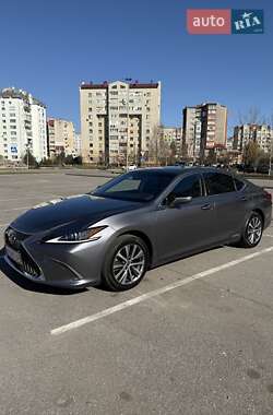 Седан Lexus ES 2019 в Ивано-Франковске