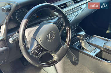 Седан Lexus ES 2018 в 