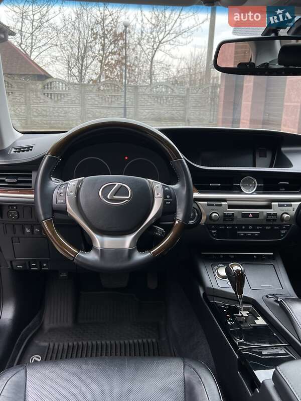 Седан Lexus ES 2014 в Киеве