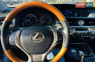 Седан Lexus ES 2013 в Чернівцях