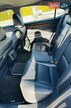 Седан Lexus ES 2013 в Чернівцях