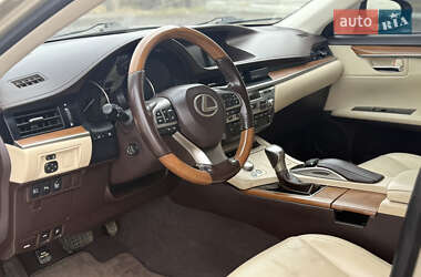 Седан Lexus ES 2018 в Львові