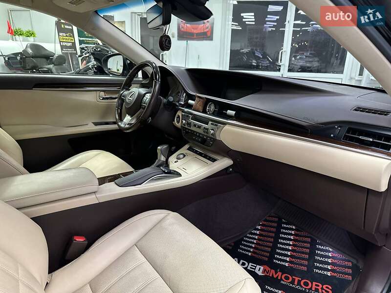 Седан Lexus ES 2016 в Києві