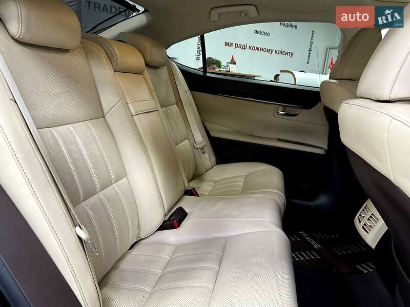 Седан Lexus ES 2016 в Києві