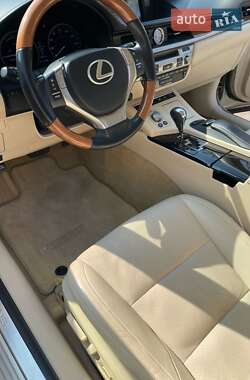 Седан Lexus ES 2014 в Дніпрі