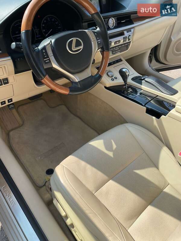 Седан Lexus ES 2014 в Днепре