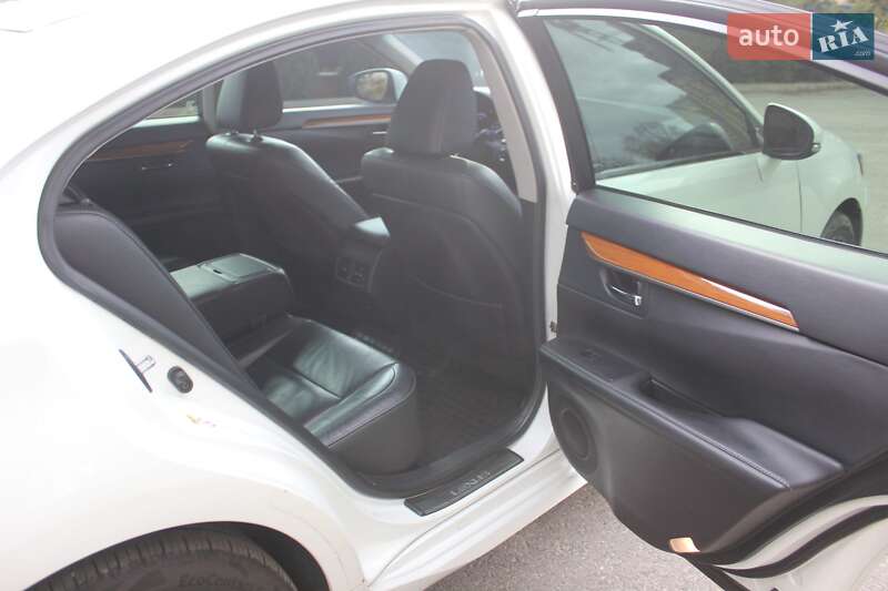 Седан Lexus ES 2013 в Киеве