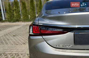 Седан Lexus ES 2020 в 