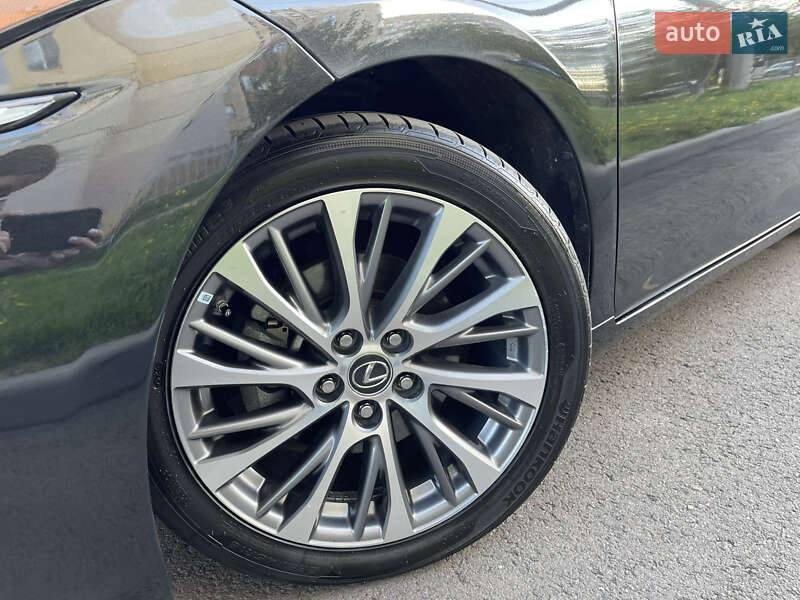 Седан Lexus ES 2019 в Николаеве