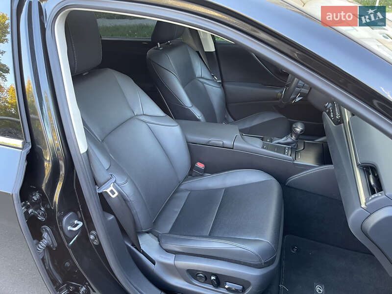 Седан Lexus ES 2019 в Николаеве
