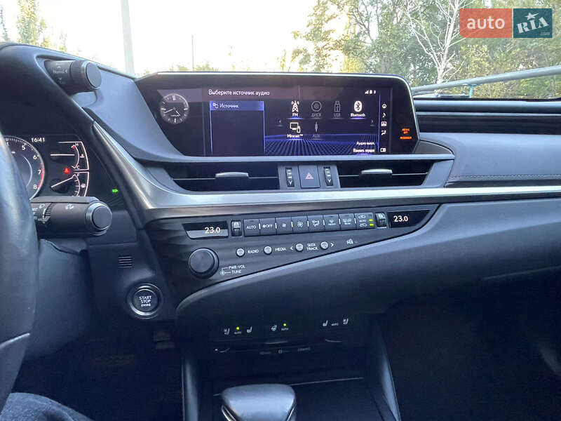 Седан Lexus ES 2019 в Николаеве