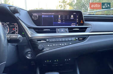 Седан Lexus ES 2019 в 