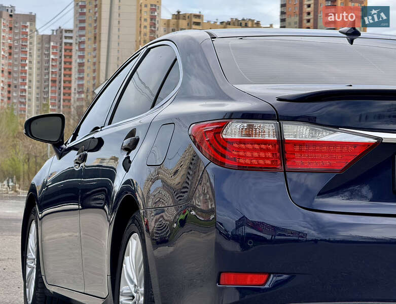 Седан Lexus ES 2013 в Киеве