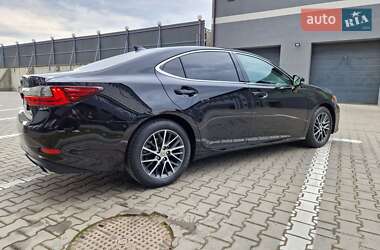 Седан Lexus ES 2016 в 