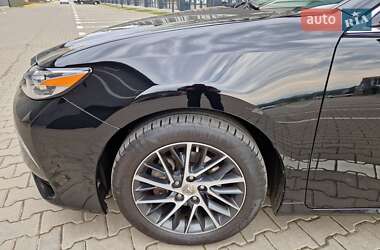Седан Lexus ES 2016 в 