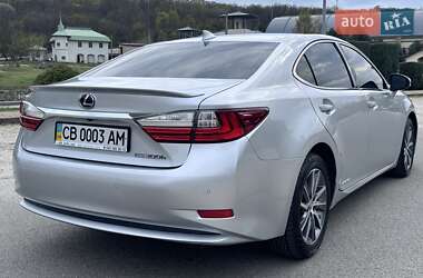 Седан Lexus ES 2018 в 