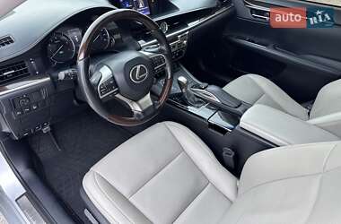 Седан Lexus ES 2018 в 