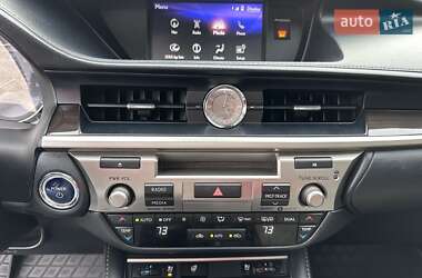 Седан Lexus ES 2018 в 