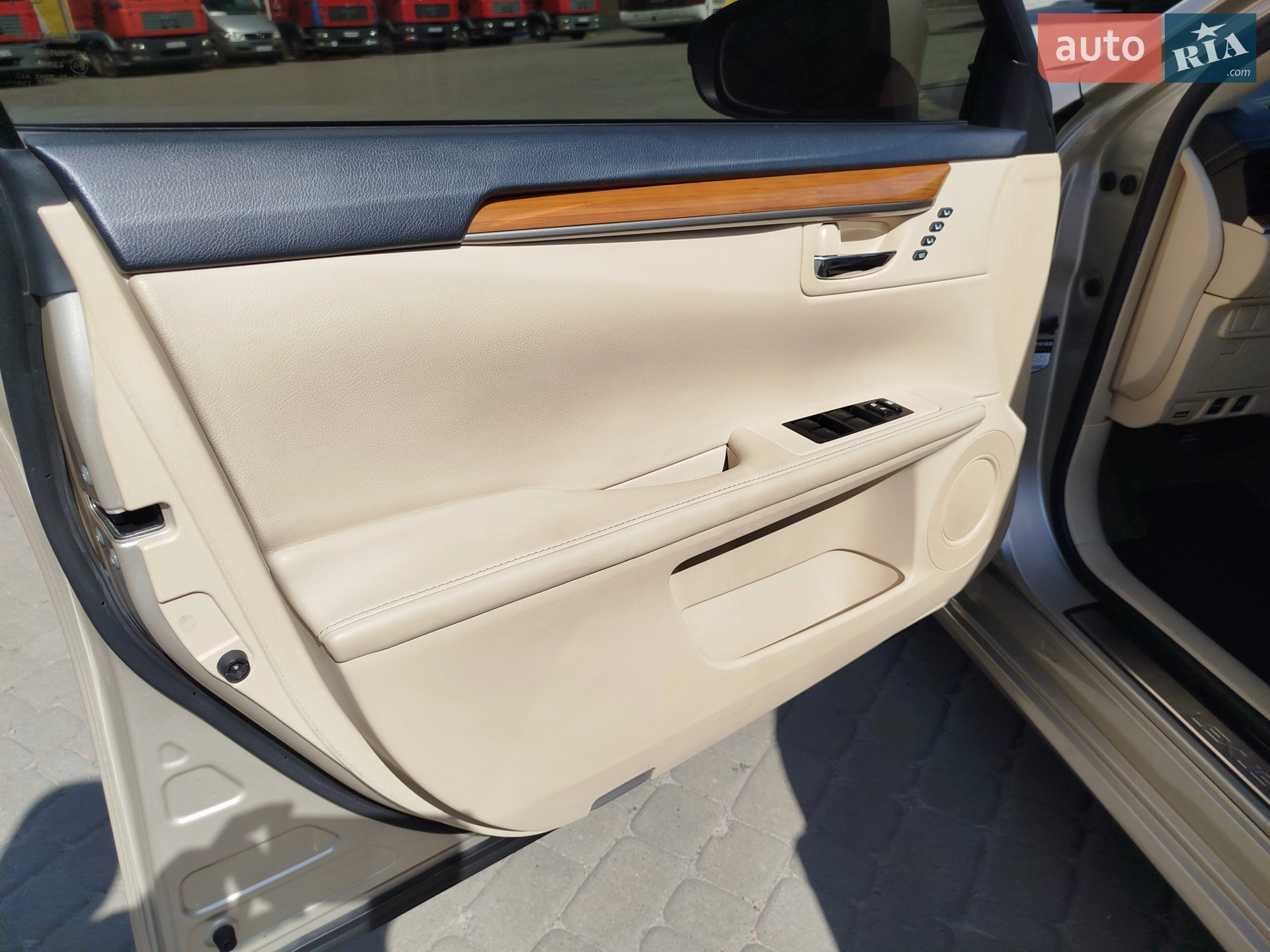 2015 Lexus ES - мініатюра 16
